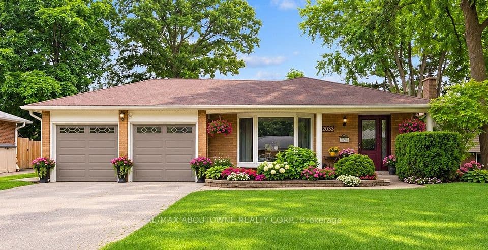 2033 Saxon Road, Oakville, ON L6L 2V1 – main photo