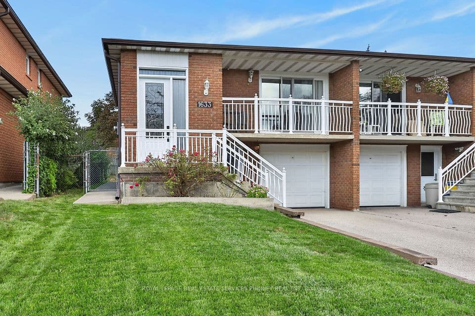 1633 Warren Drive, Mississauga, ON L4W 2X1 – photo 2