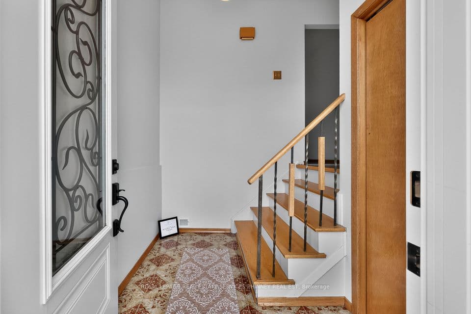 1633 Warren Drive, Mississauga, ON L4W 2X1 – photo 3