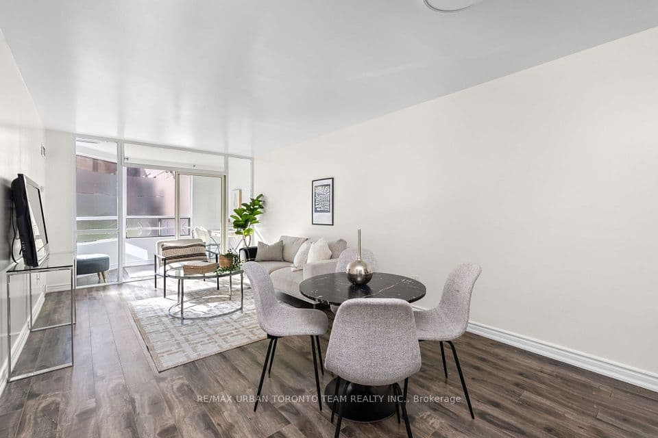 1 Hickory Tree Road 005, Toronto, ON M9N 3W4 – main photo