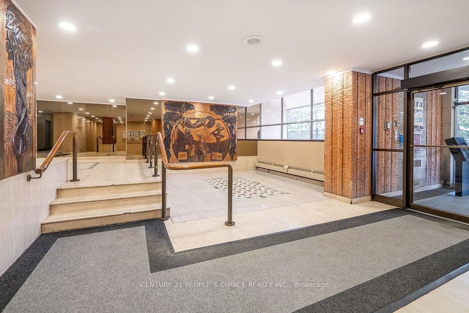 40 Panorama Court 910, Toronto, ON M9V 4M1 – photo 3