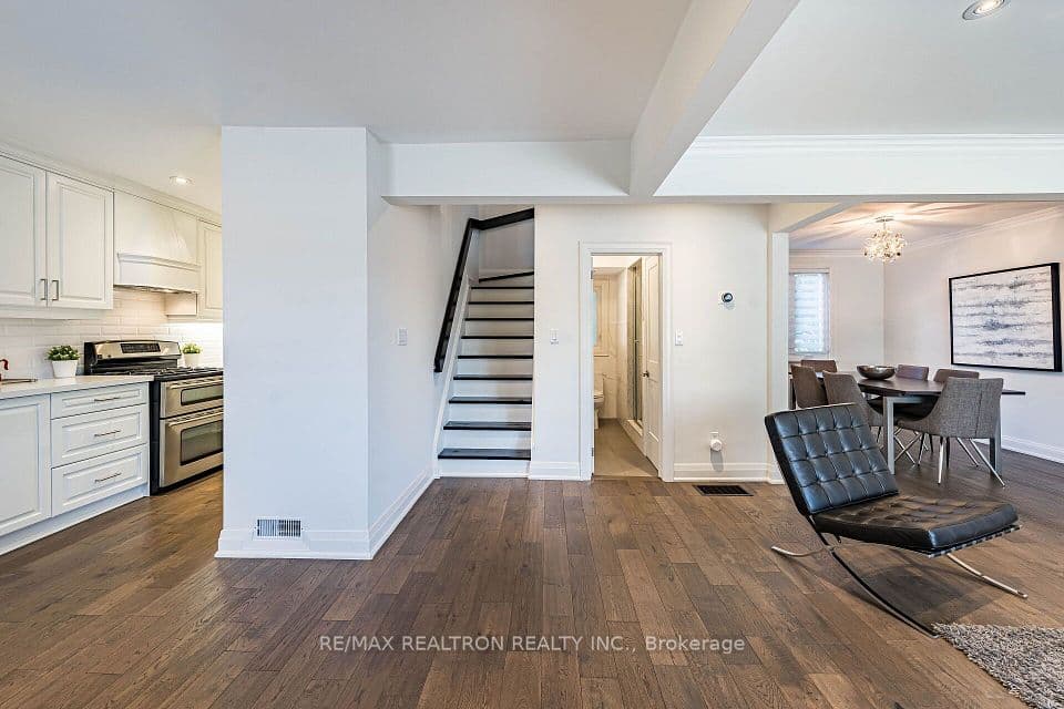 9 Ingleside Drive, Toronto, ON M3K 1T9 – photo 3