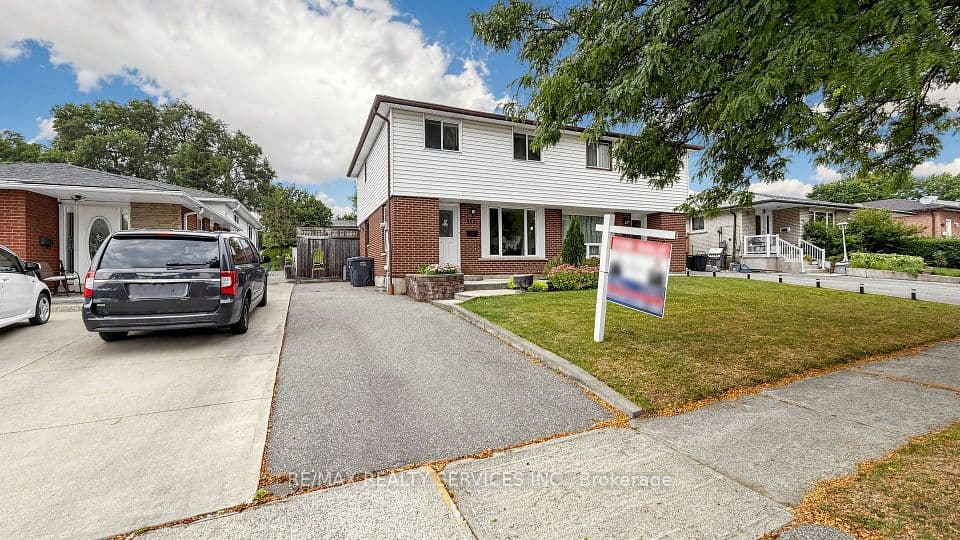716 Eaglemount Crescent, Mississauga, ON L5C 1N9 – photo 2