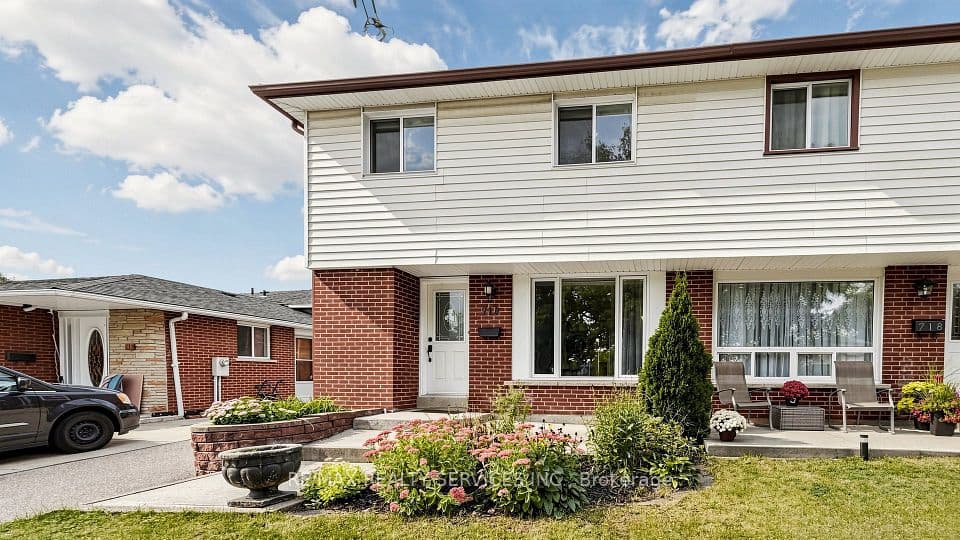 716 Eaglemount Crescent, Mississauga, ON L5C 1N9 – photo 3