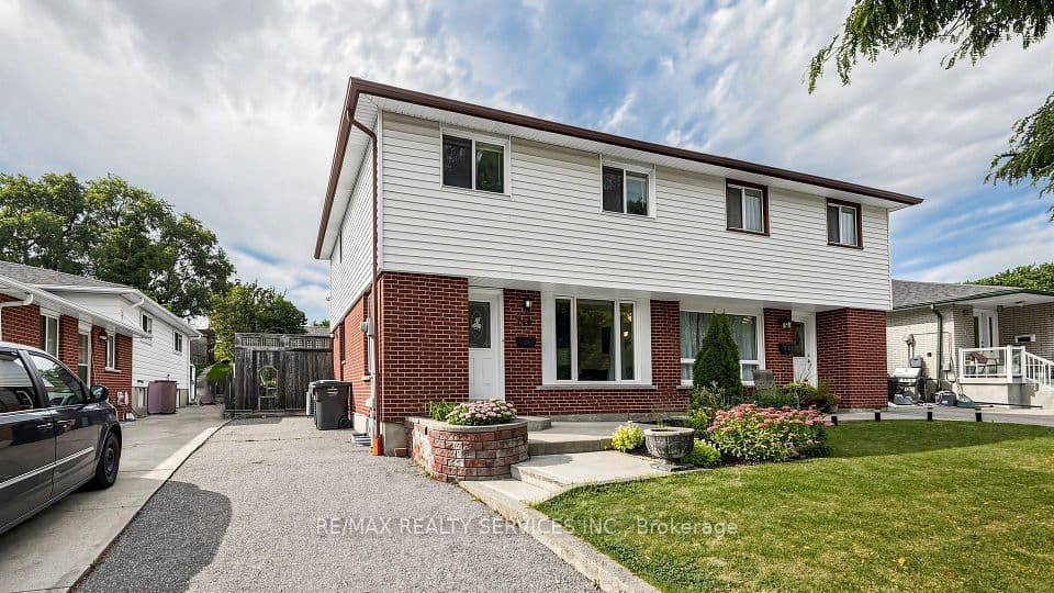 716 Eaglemount Crescent, Mississauga, ON L5C 1N9 – main photo