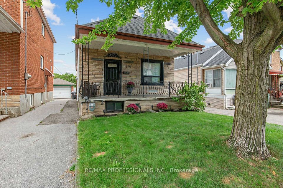 429 Gilbert Avenue, Toronto, ON M6E 4X2 – photo 2