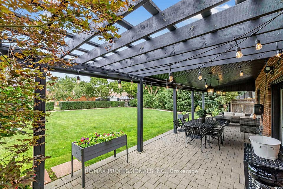 182 Gracefield Avenue, Toronto, ON M6L 1L8 – photo 3