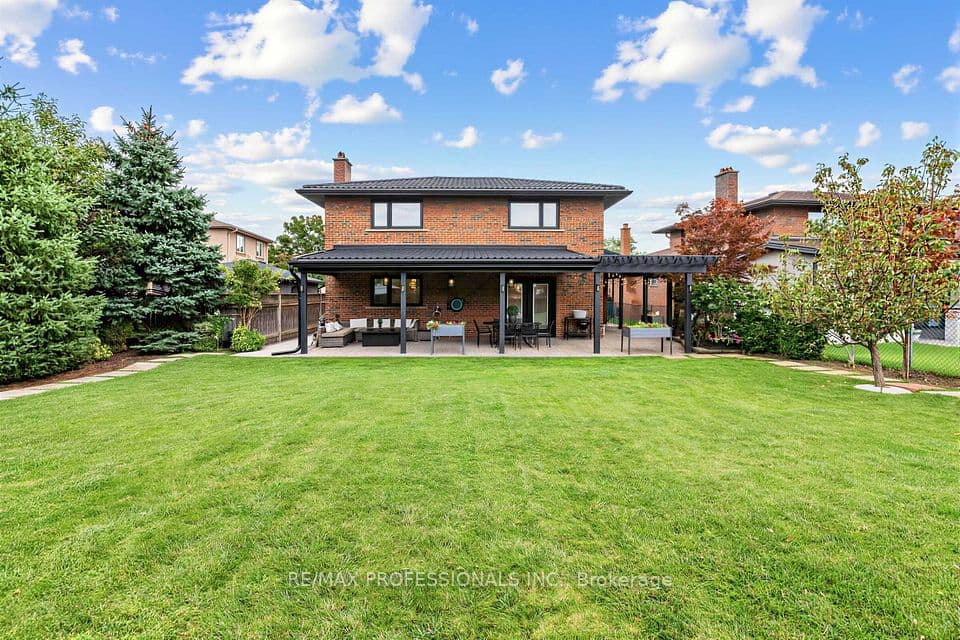 182 Gracefield Avenue, Toronto, ON M6L 1L8 – main photo