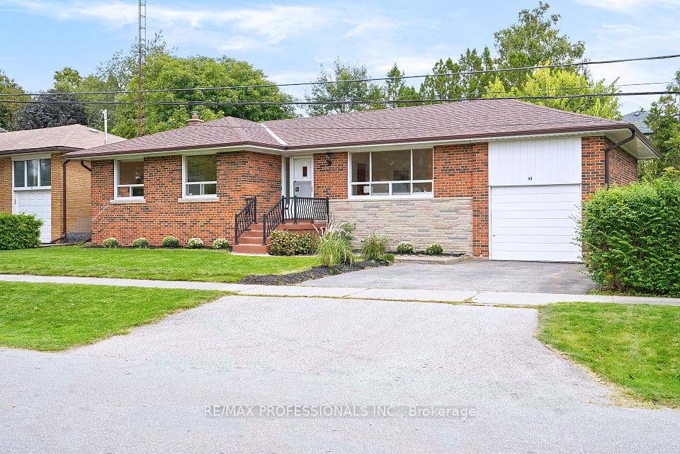 45 Fernalroy Boulevard, Toronto, ON M8Z 3W2 – main photo