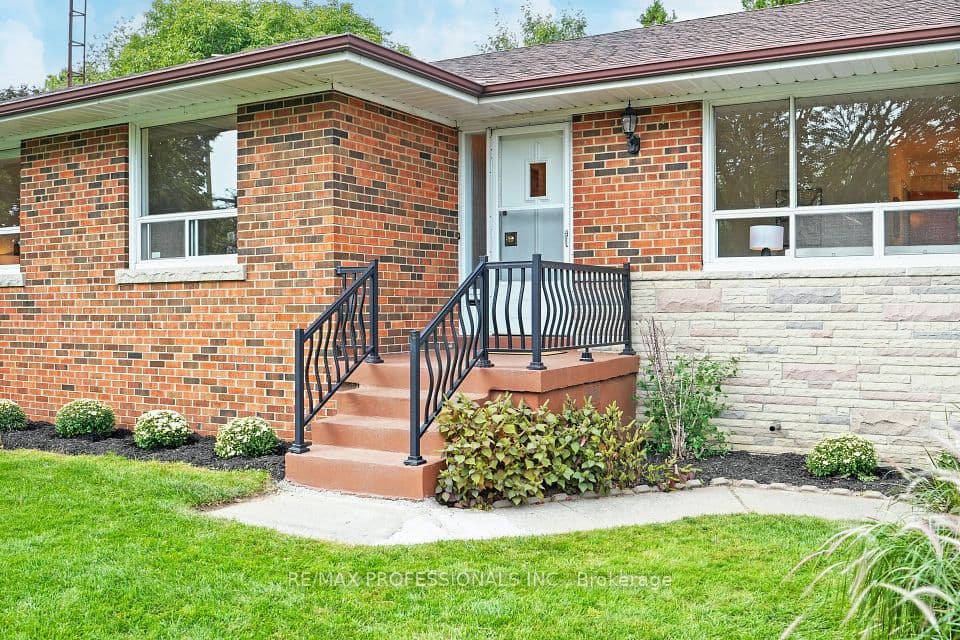 45 Fernalroy Boulevard, Toronto, ON M8Z 3W2 – photo 3