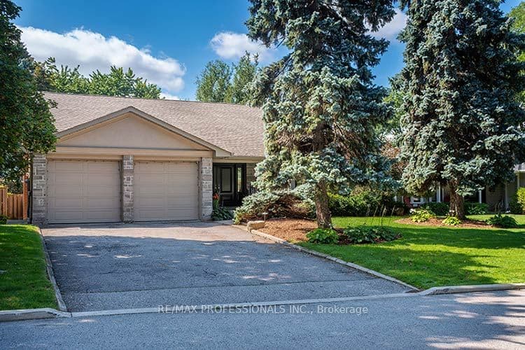 7 Treeline Court, Toronto, ON M9C 1K7 – main photo