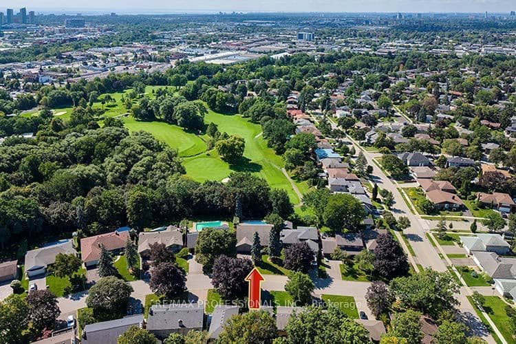 7 Treeline Court, Toronto, ON M9C 1K7 – photo 2