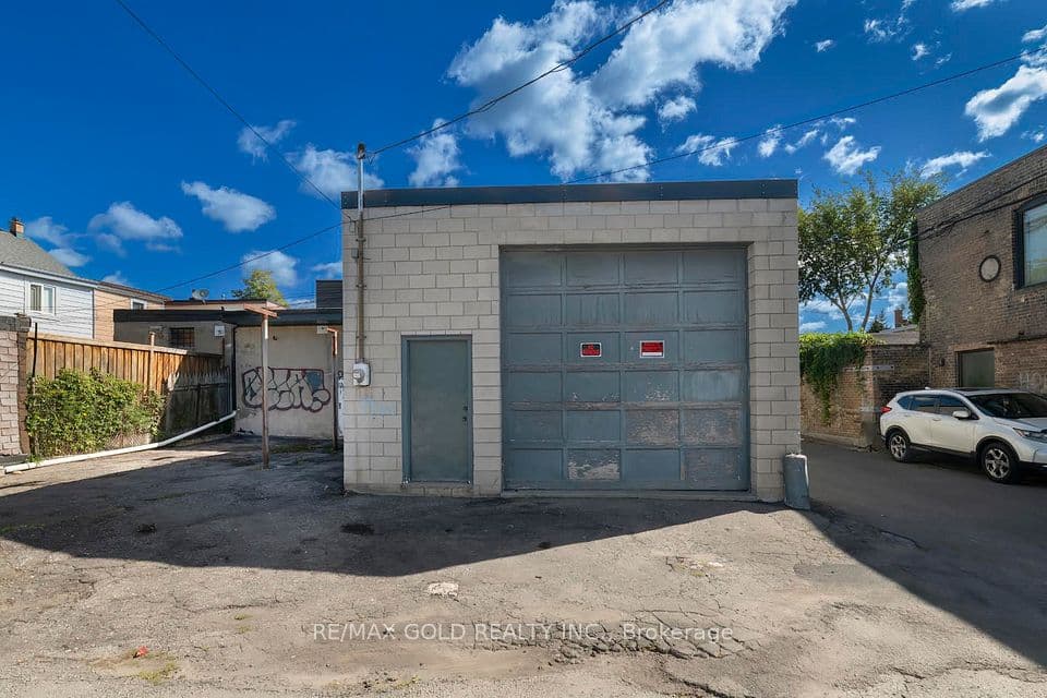 131R Millicent Street, Toronto, ON M6H 1W3 – main photo