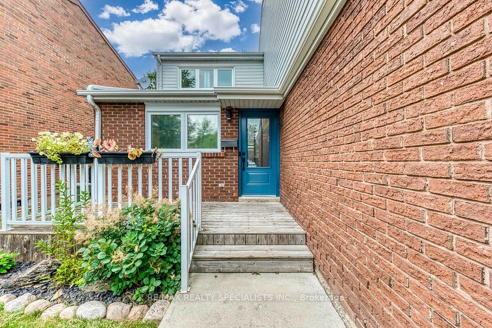4089 BARBICAN Drive, Mississauga, ON L5L 2C4 – photo 3