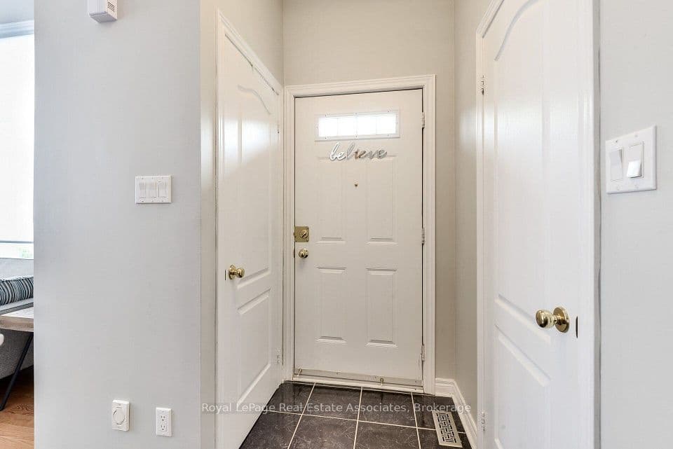 5031 East Mill Road 38, Mississauga, ON L5V 2M5 – photo 2