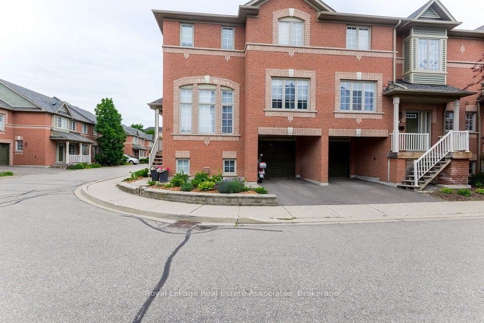 5031 East Mill Road 38, Mississauga, ON L5V 2M5 – main photo