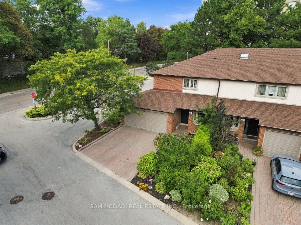 1160 Walden Circle 1, Mississauga, ON L5J 4J9 – photo 2