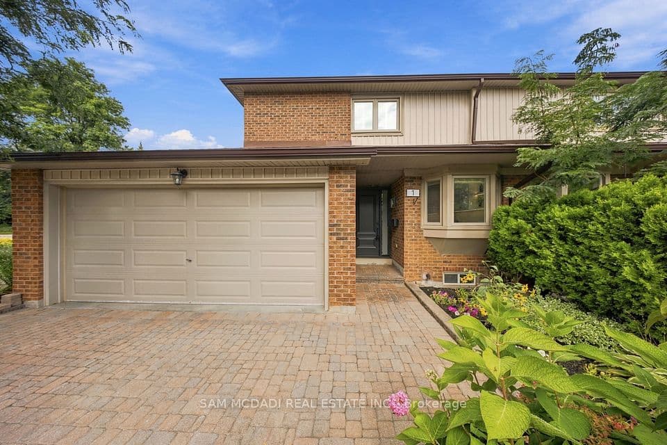 1160 Walden Circle 1, Mississauga, ON L5J 4J9 – main photo