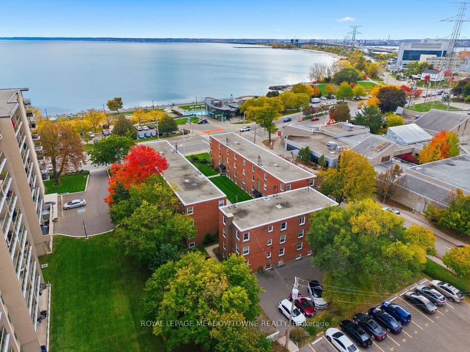 1351 Lakeshore Road 15, Burlington, ON L7S 1B1 – main photo