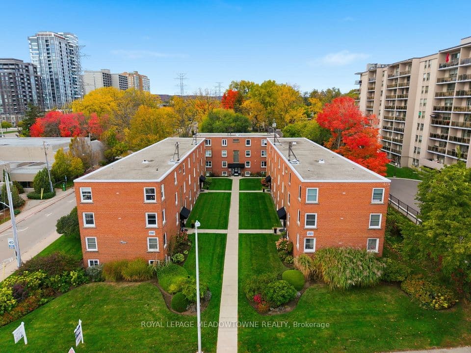 1351 Lakeshore Road 15, Burlington, ON L7S 1B1 – photo 2