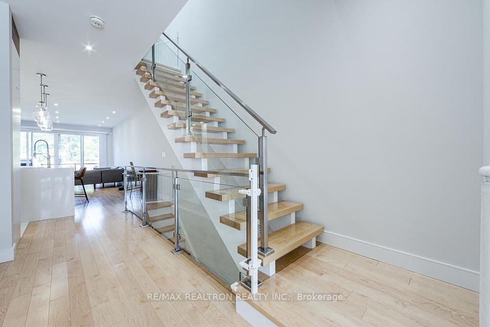 6B Trowell Avenue, Toronto, ON M6M 1L4 – photo 3