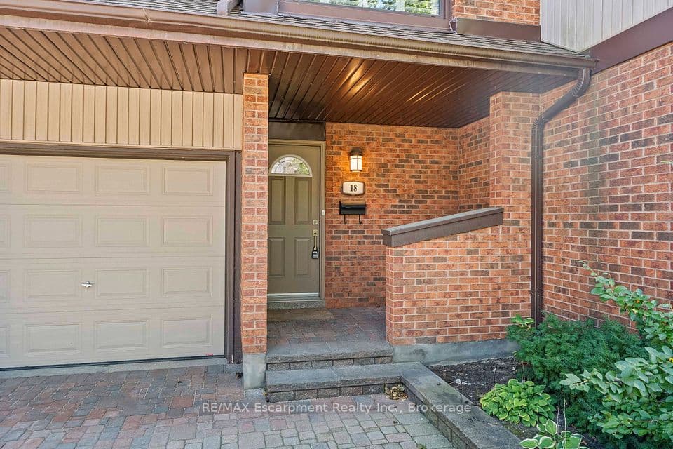 1060 Walden Circle 18, Mississauga, ON L5J 4J9 – photo 3