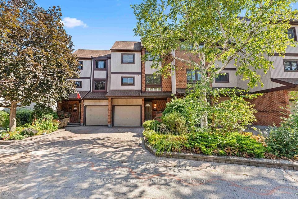 1060 Walden Circle 18, Mississauga, ON L5J 4J9 – main photo