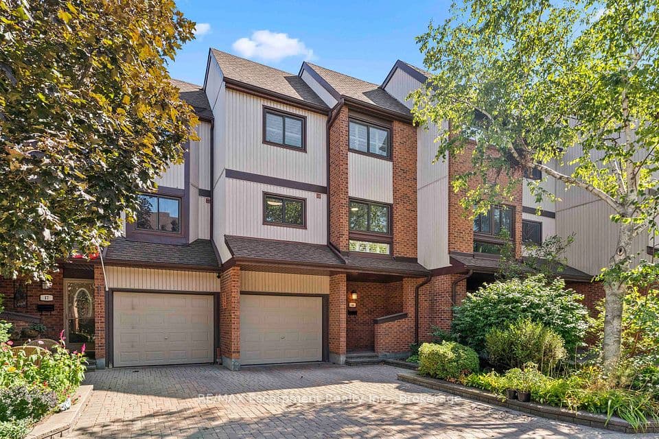 1060 Walden Circle 18, Mississauga, ON L5J 4J9 – photo 2