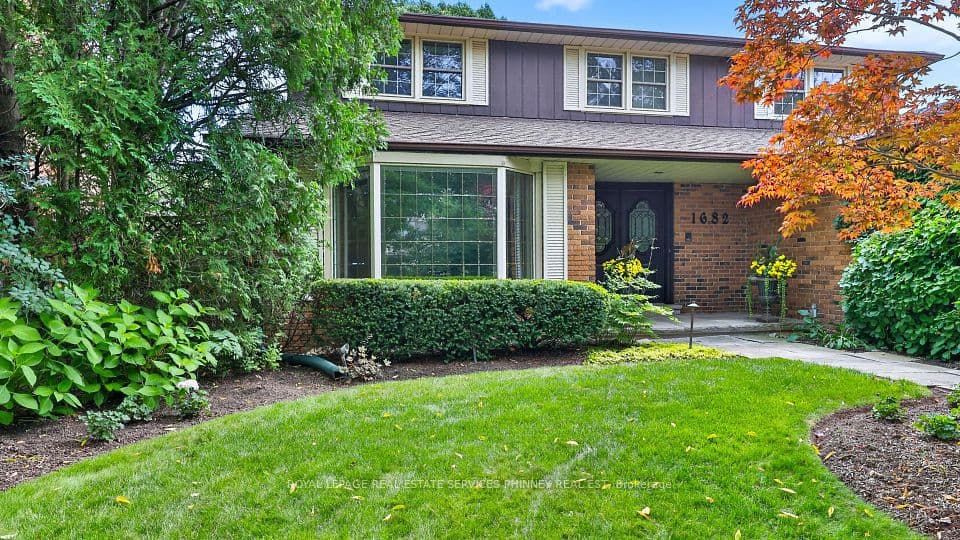 1682 Medallion Court, Mississauga, ON L5J 4G1 – photo 2
