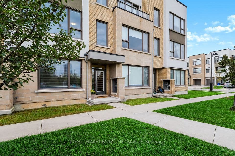 211 Squire Crescent 5, Oakville, ON L6H 0L8 – photo 3