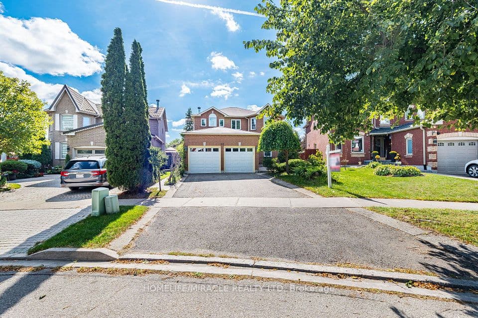 42 Porteous Circle, Brampton, ON L6S 5C3 – photo 2