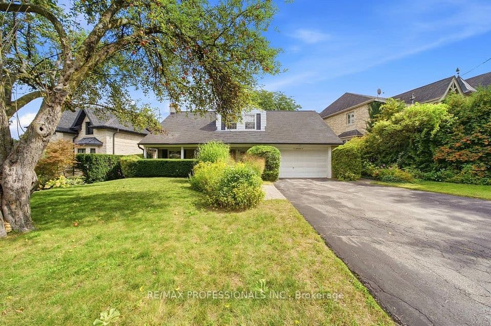 15 Hartfield Court, Toronto, ON M9A 3E4 – main photo