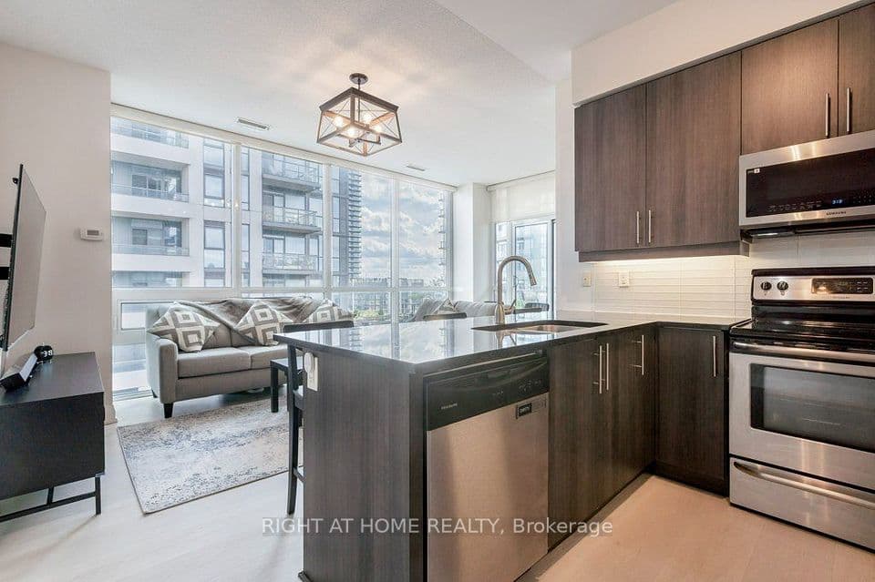 1185 The Queensway 618, Toronto, ON M8Z 0C6 – main photo