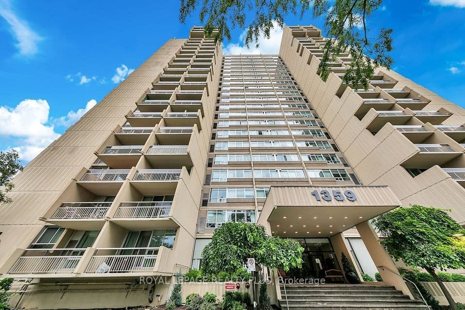 1359 White Oaks Boulevard 403, Oakville, ON L6H 2R8 – main photo