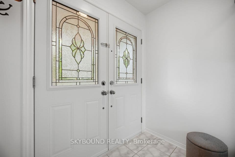 3906 Zenith Court, Mississauga, ON L5N 6Z8 – photo 3