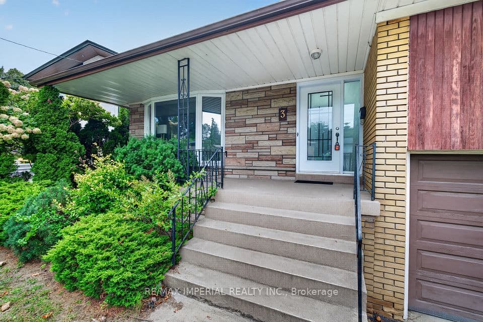 3 Minstrel Drive, Toronto, ON M8Y 3G3 – photo 2