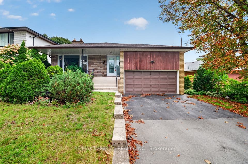 3 Minstrel Drive, Toronto, ON M8Y 3G3 – main photo