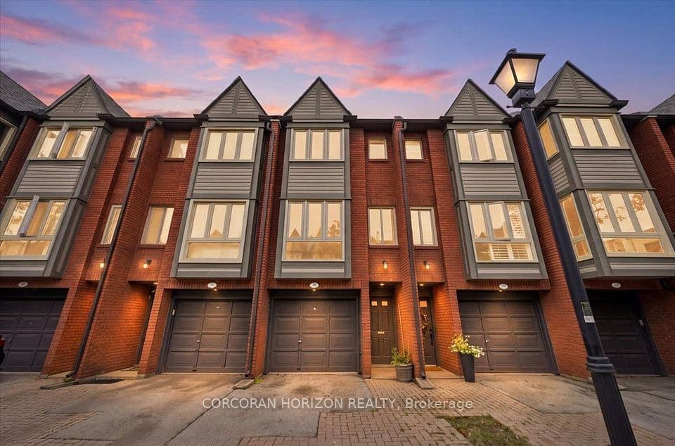895 Maple Avenue 331, Burlington, ON L7S 2H7 – main photo