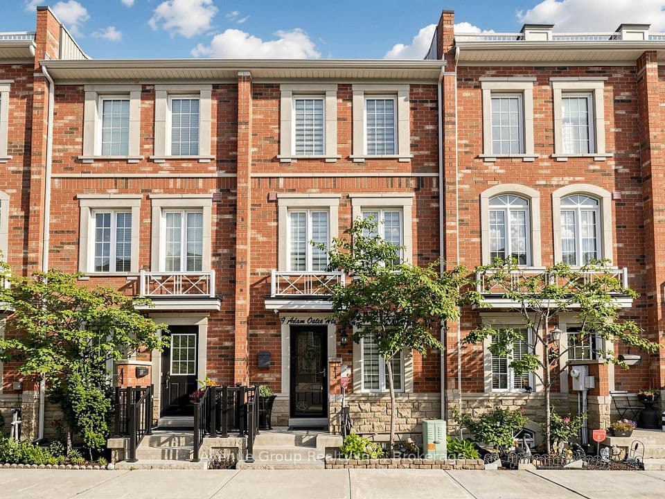 9 Adam Oates Heights, Toronto, ON M3L 0G2 – main photo
