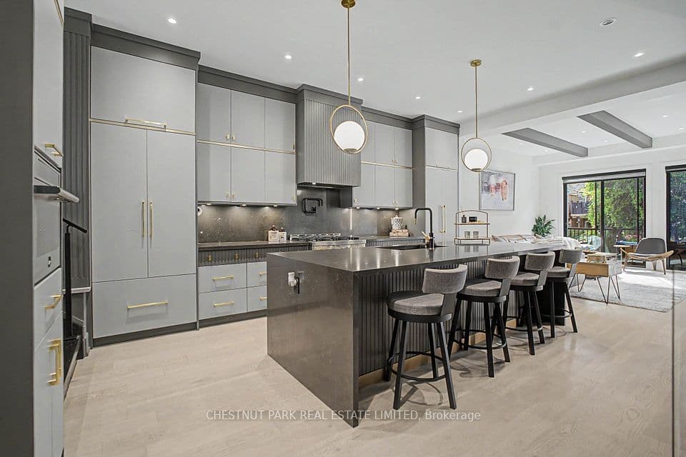 150 Sheldon Avenue, Toronto, ON M8W 4L6 – photo 3
