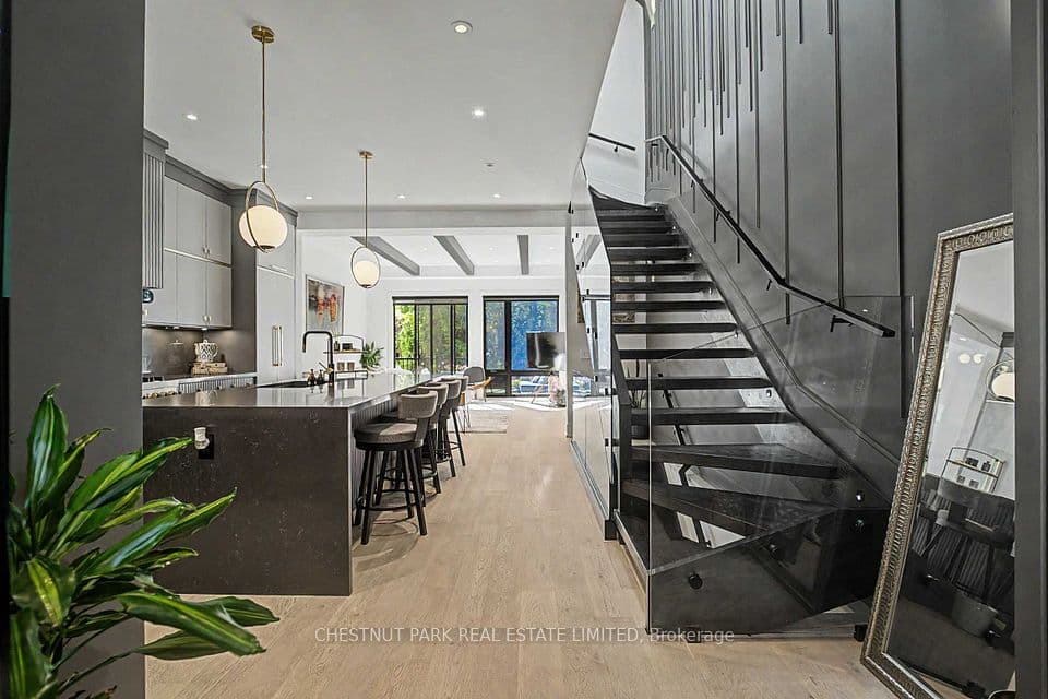 150 Sheldon Avenue, Toronto, ON M8W 4L6 – photo 2