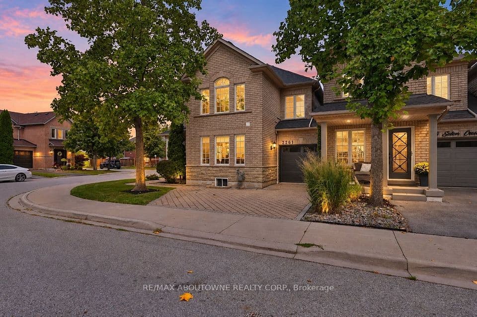 2261 Seton Crescent, Burlington, ON L7L 6Y4 – photo 2