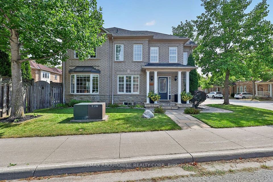 2261 Seton Crescent, Burlington, ON L7L 6Y4 – main photo