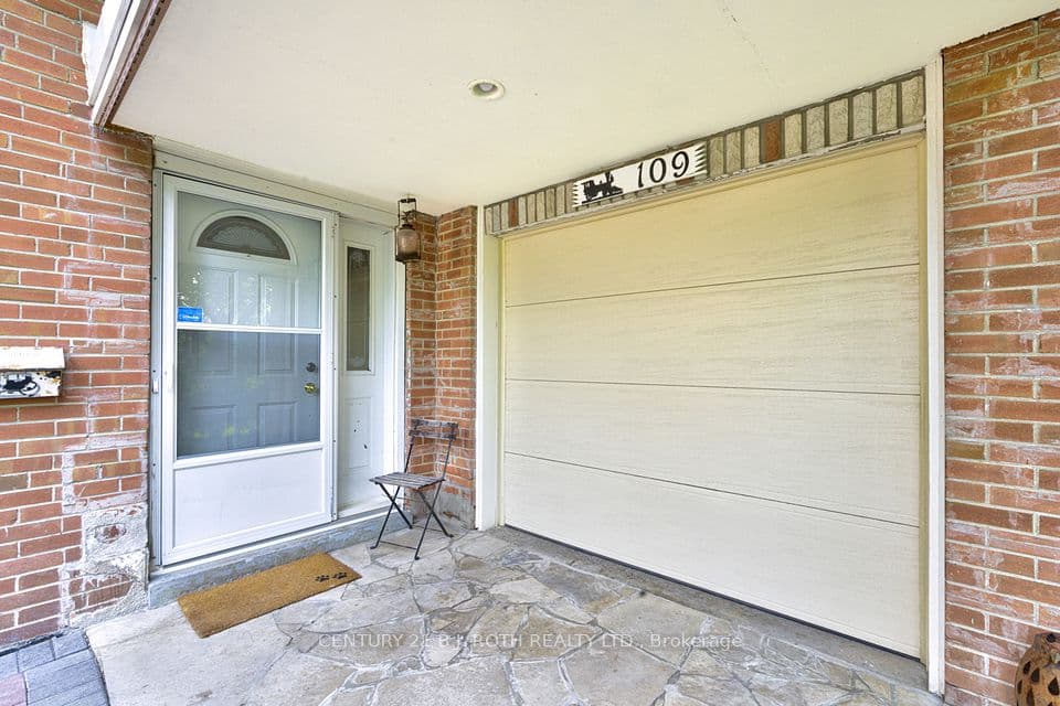109 Wincott Drive, Toronto, ON M9R 2P5 – photo 2