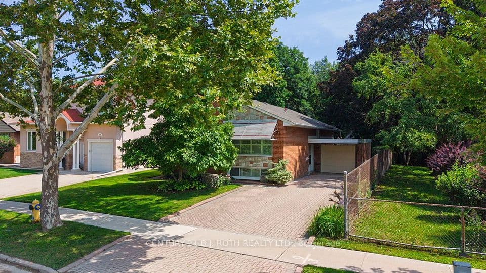 109 Wincott Drive, Toronto, ON M9R 2P5 – main photo