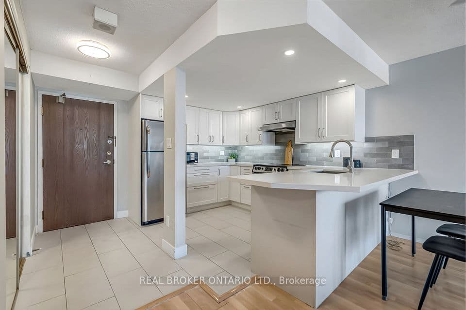 25 Agnes Street 903, Mississauga, ON L5B 3X7 – photo 2