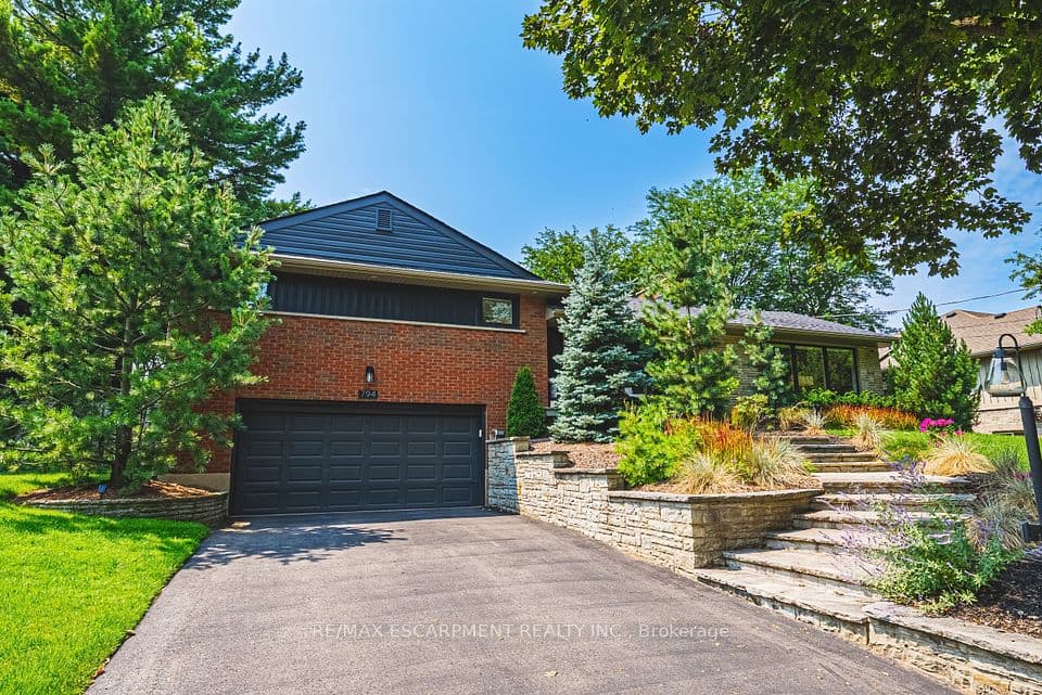 794 Falcon Boulevard, Burlington, ON L7T 3B3 – photo 2