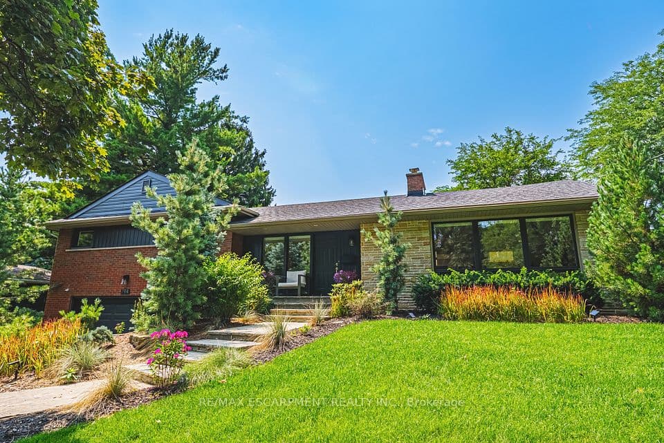 794 Falcon Boulevard, Burlington, ON L7T 3B3 – main photo