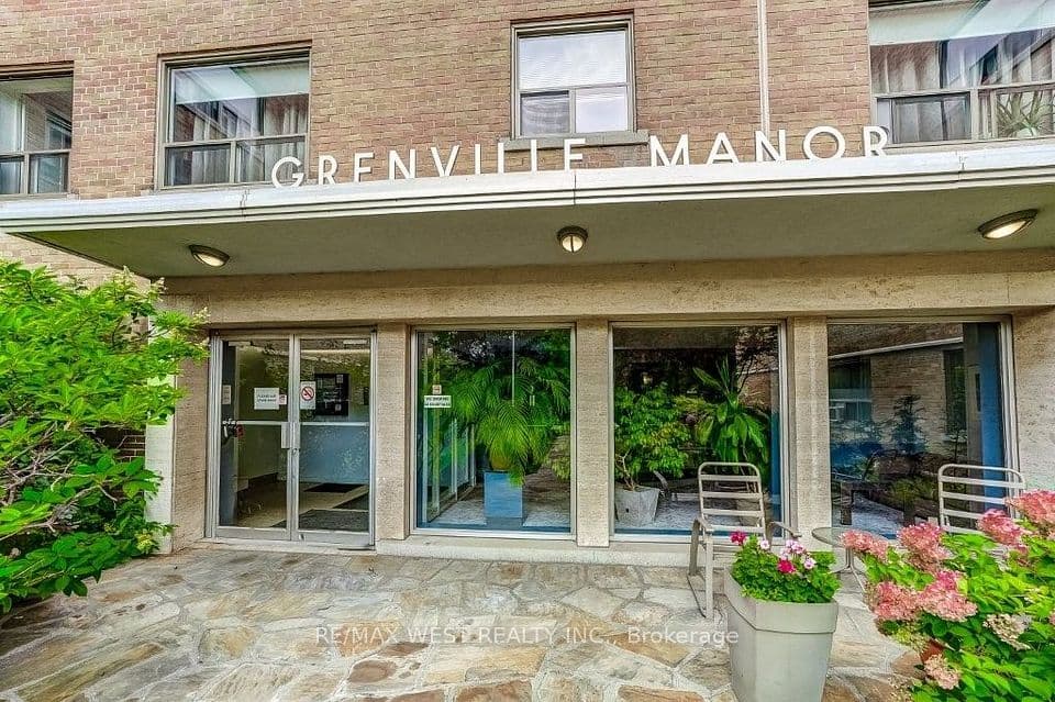 2000 Bloor Street W 203, Toronto, ON M6P 3L2 – photo 2