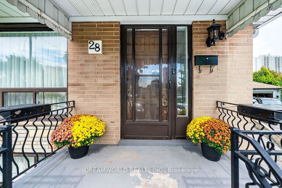 28 Rabton Court, Toronto, ON M3L 1Y2 – photo 2